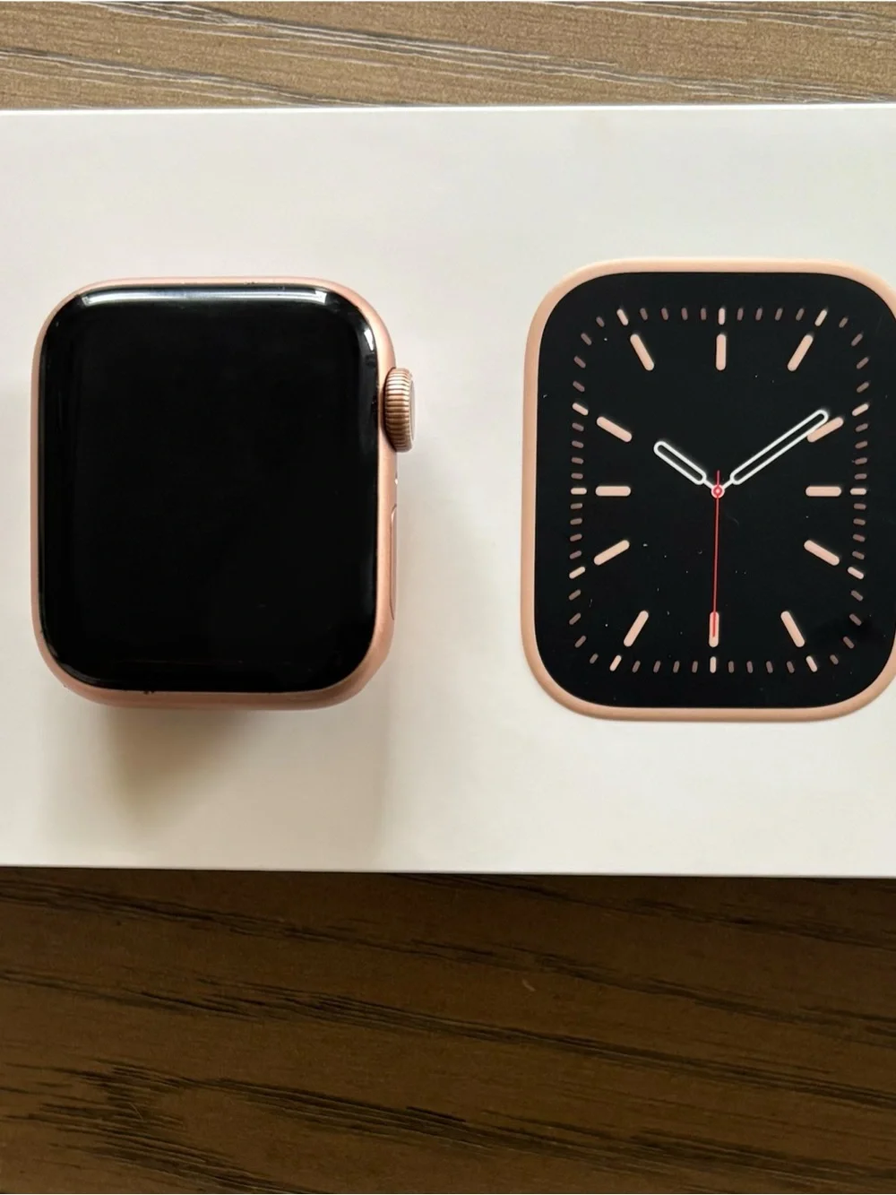 EUC Women’s Rose Gold Apple Watch, Series 6 with original unused pink band.